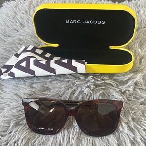 NWOT Marc Jacobs Tortoise Sunglasses with Vibrant Yellow Case